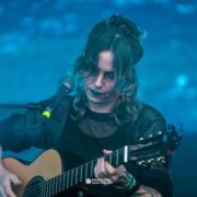 A incrível Emma Ruth Rundle a solo