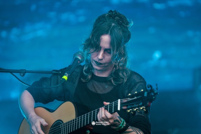 A incrível Emma Ruth Rundle a solo